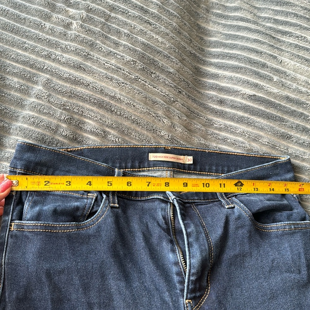 Levi hi rise super skinny 720 jeans size 30